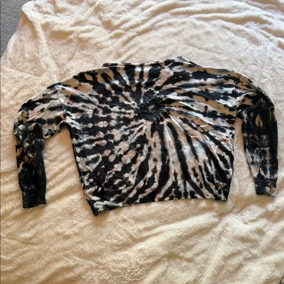 Vintage Havana Black and Cream Tie-Dye Sweater - Picture 4 of 6